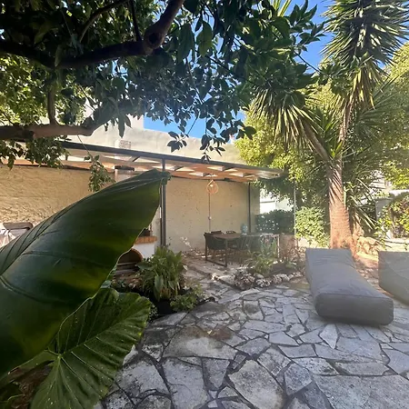 Dom wakacyjny Joyful Secret Garden House *