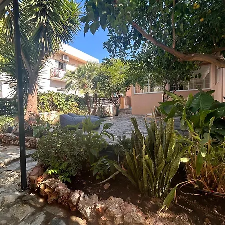 Dom wakacyjny Joyful Secret Garden House