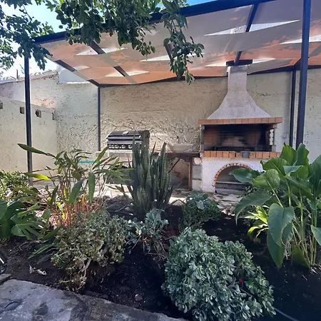 Dom wakacyjny Joyful Secret Garden House *